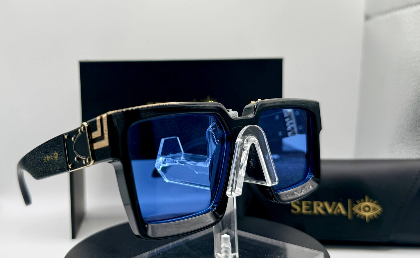 SERVA Monarch