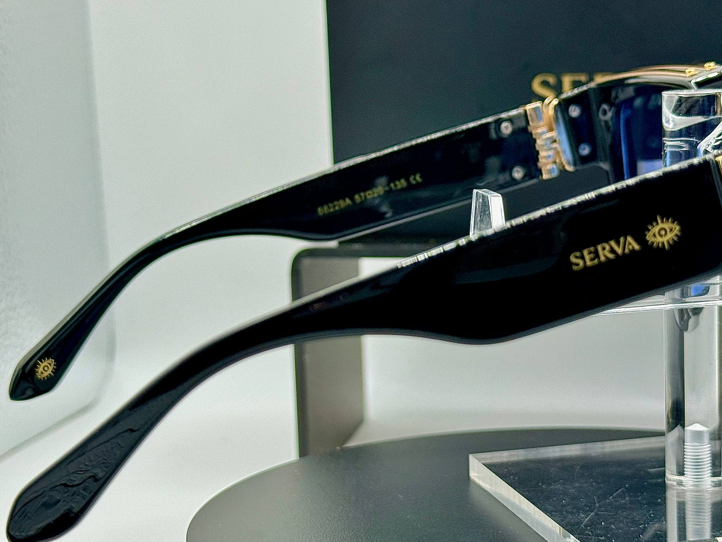 SERVA Monarch